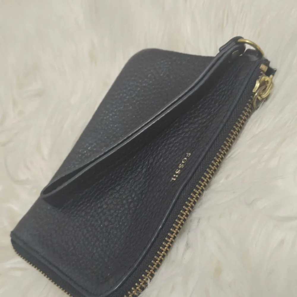 Fossil Black Leather Gold Accents Zipper Wallet With a Wrist Strap.🌴